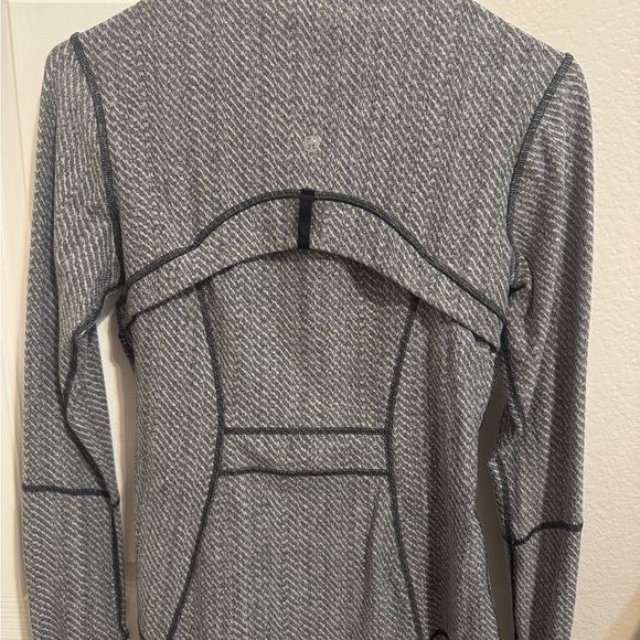 Lululemon define jacket size 6 - Picture 4 of 5